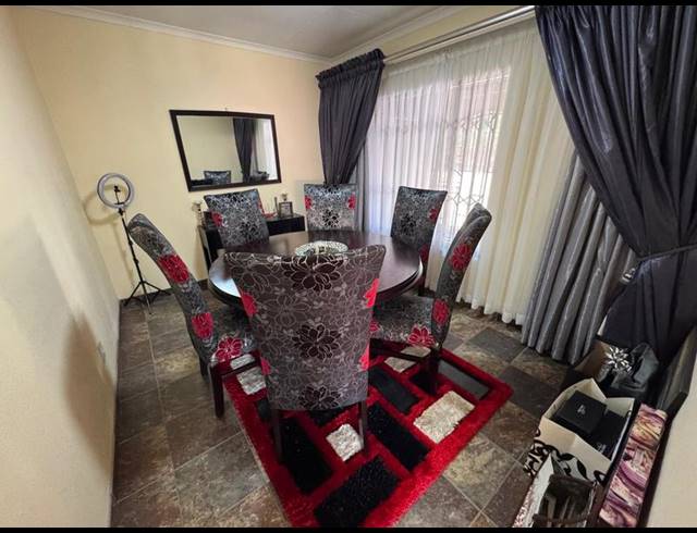 3 BEDROOM TOWNHOUSE FOR SALE IN BIRCHLEIGH NORTH